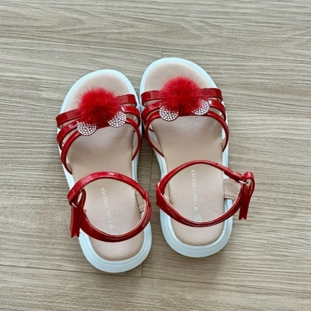 Little girl pretty sandals in red in size 11.5